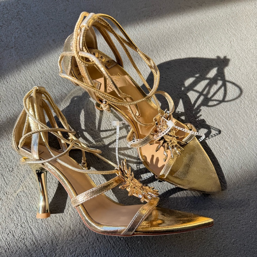 Antonio Melani Patrice Dress Sandals Sz 7.5  Leather Metallic Sun Ornament NWOB